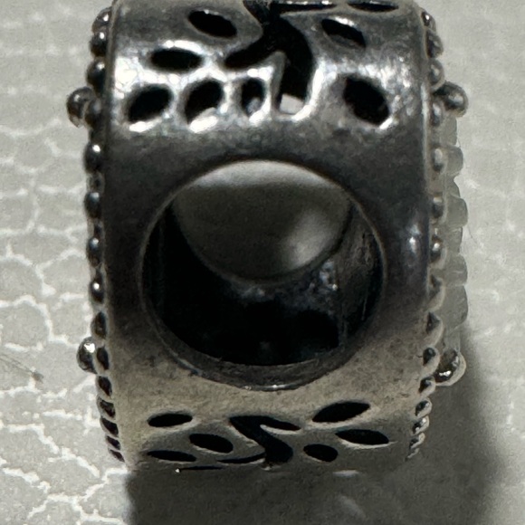 Authentic PANDORA Openwork Heart & Family Tree Charm - Picture 4 of 4